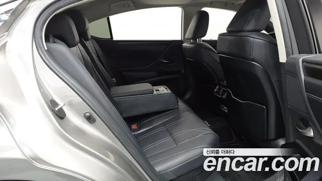 LEXUS ES300H 2023 — 41 817 км, серебристо-серый, Корея — под ключ — фото 11