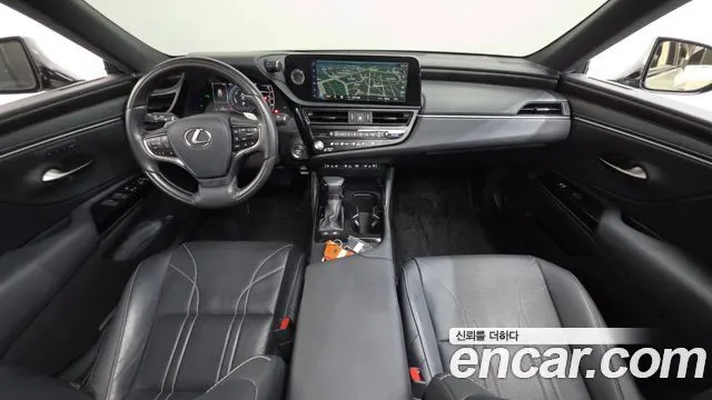 LEXUS ES300H 2023 — 41 817 км, серебристо-серый, Корея — под ключ — фото 7