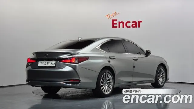 LEXUS ES300H 2023 — 41 817 км, серебристо-серый, Корея — под ключ — фото 2