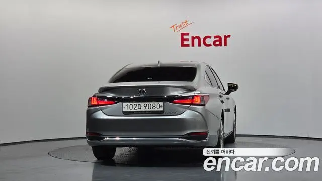 LEXUS ES300H 2023 — 41 817 км, серебристо-серый, Корея — под ключ — фото 4
