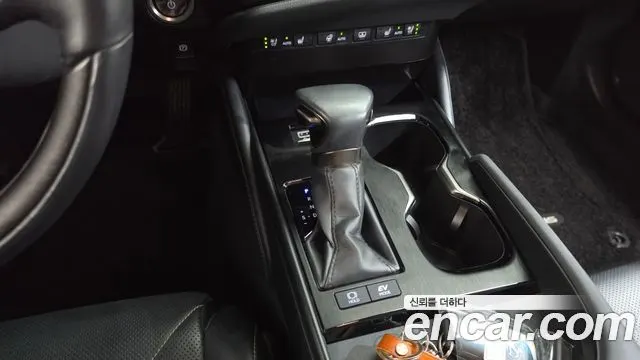 LEXUS ES300H 2023 — 41 817 км, серебристо-серый, Корея — под ключ — фото 9