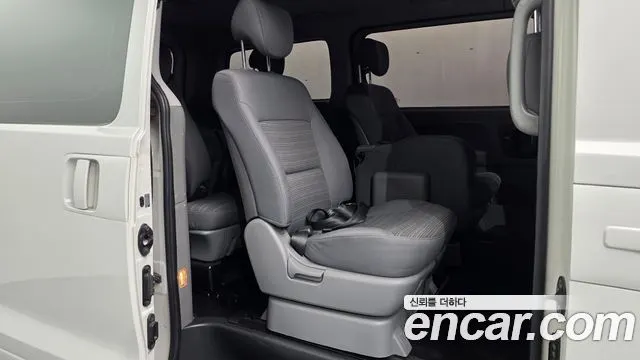HYUNDAI GRAND STAREX 2019 — 70 989 км, белый, Корея — под ключ — фото 11