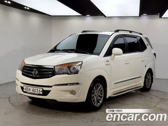 KGM KORANDO TURISMO 2015 — 155 000 км, белый, Корея — под ключ — фото 1