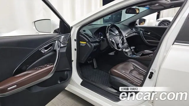 HYUNDAI GRANDEUR HYBRID 2016 — 148 518 км, белый, Корея — под ключ — фото 10