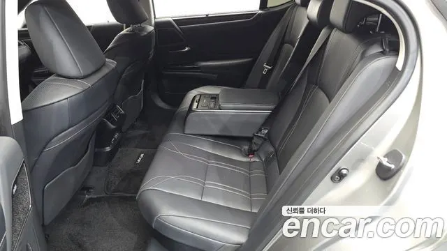 LEXUS ES300H 2026 — 12 983 км, серебристо-серый, Корея — под ключ — фото 11