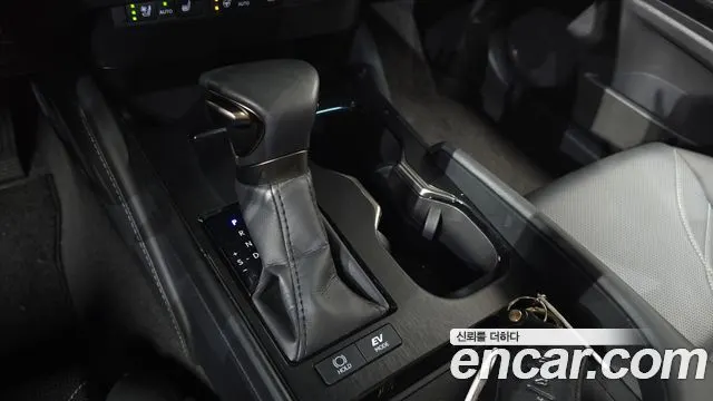 LEXUS ES300H 2026 — 12 983 км, серебристо-серый, Корея — под ключ — фото 9