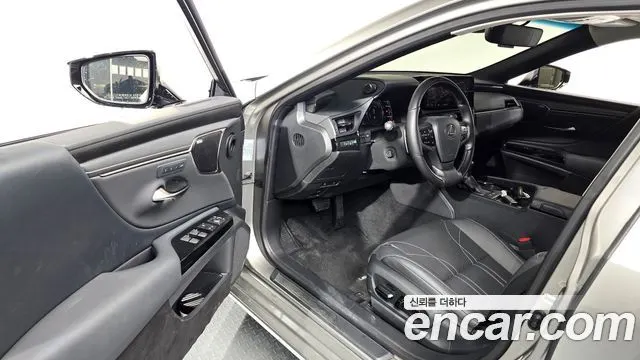 LEXUS ES300H 2026 — 12 983 км, серебристо-серый, Корея — под ключ — фото 10