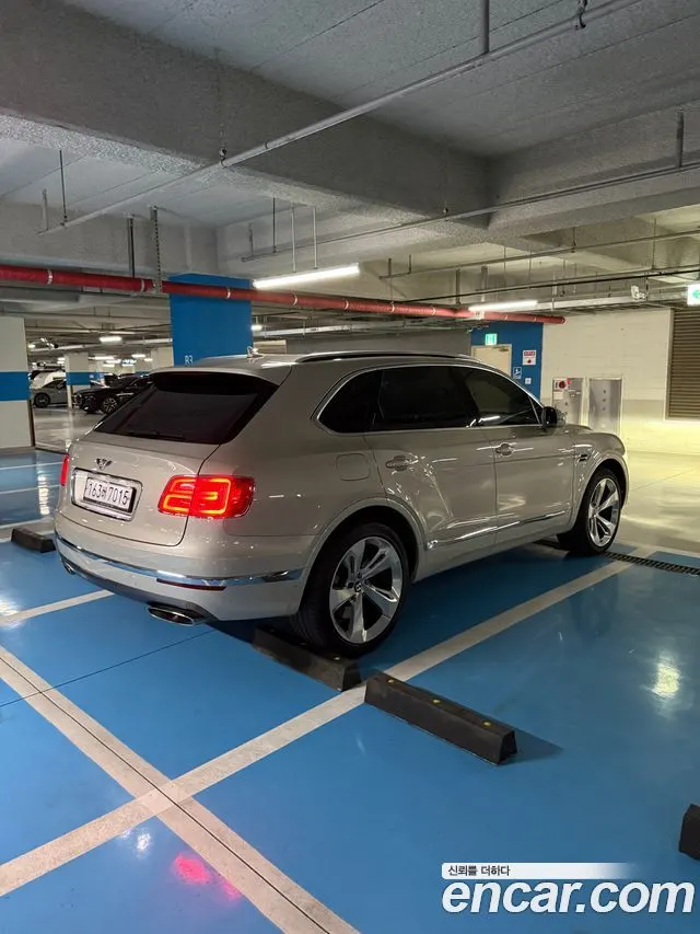 BENTLEY BENTAYGA 2017 — 71 000 км, белый-перламутр, Корея — под ключ — фото 2