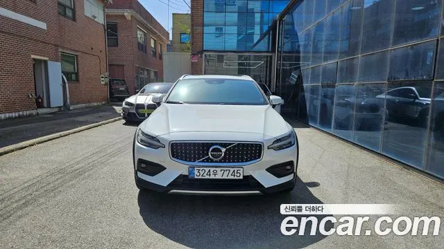 VOLVO V60 CROSS COUNTRY 2021 — 78 650 км, белый, Корея — под ключ — фото 3