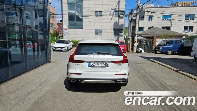 VOLVO V60 CROSS COUNTRY 2021 — 78 650 км, белый, Корея — под ключ — фото 4