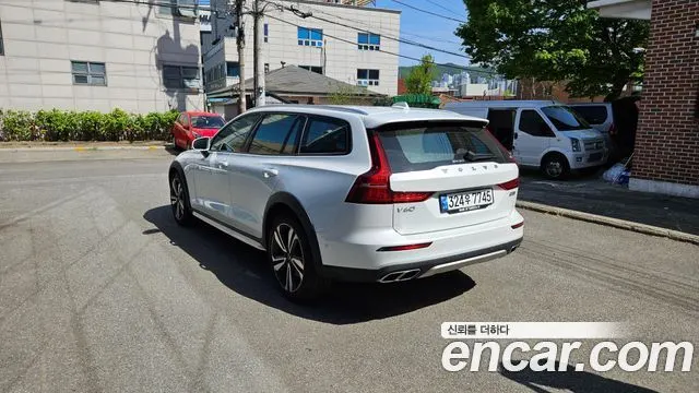 VOLVO V60 CROSS COUNTRY 2021 — 78 650 км, белый, Корея — под ключ — фото 6