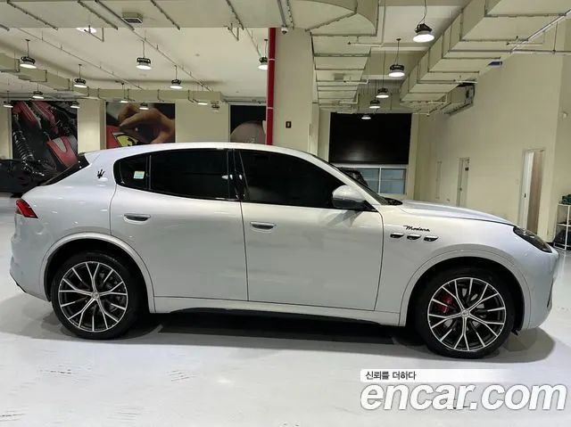 MASERATI GRECALE 2024 — 12 780 км, светло-серебристый, Корея — под ключ — фото 3