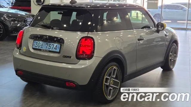 MINI COOPER ELECTRIC 2024 — 57 464 км, серебристо-серый, Корея — под ключ — фото 2