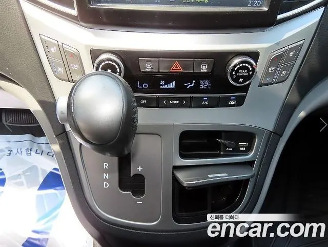 HYUNDAI GRAND STAREX 2020 — 110 923 км, серебристо-серый, Корея — под ключ — фото 10