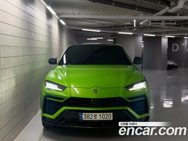 LAMBORGHINI URUS 2021