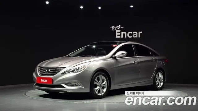 HYUNDAI SONATA 2012 — 29 335 км, серебристо-серый, Корея — под ключ — фото 1