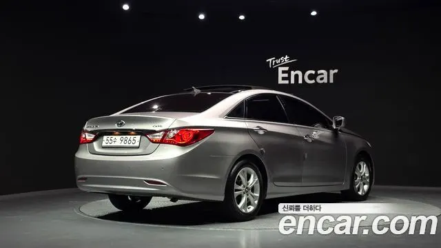 HYUNDAI SONATA 2012 — 29 335 км, серебристо-серый, Корея — под ключ — фото 2