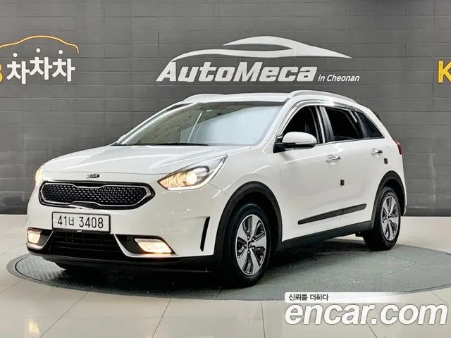 KIA NIRO 2018 — 123 650 км, белый, Корея — под ключ — фото 1