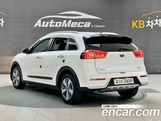 KIA NIRO 2018 — 123 650 км, белый, Корея — под ключ — фото 4