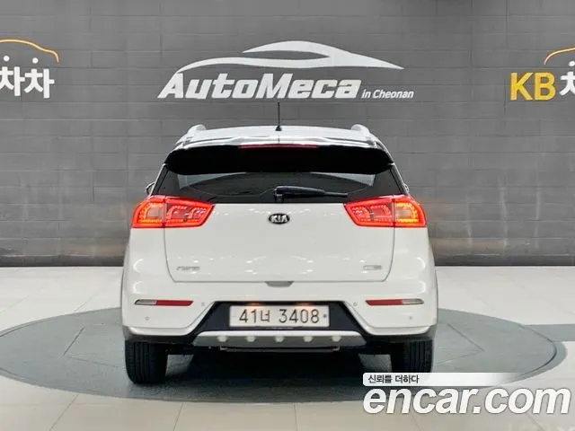 KIA NIRO 2018 — 123 650 км, белый, Корея — под ключ — фото 6