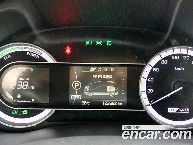 KIA NIRO 2018 — 123 650 км, белый, Корея — под ключ — фото 10