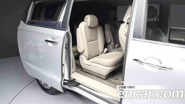 KIA CARNIVAL 2019 — 193 621 км, серебристый, Корея — под ключ — фото 12