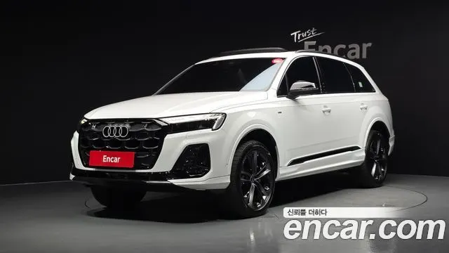 AUDI Q7 2025
