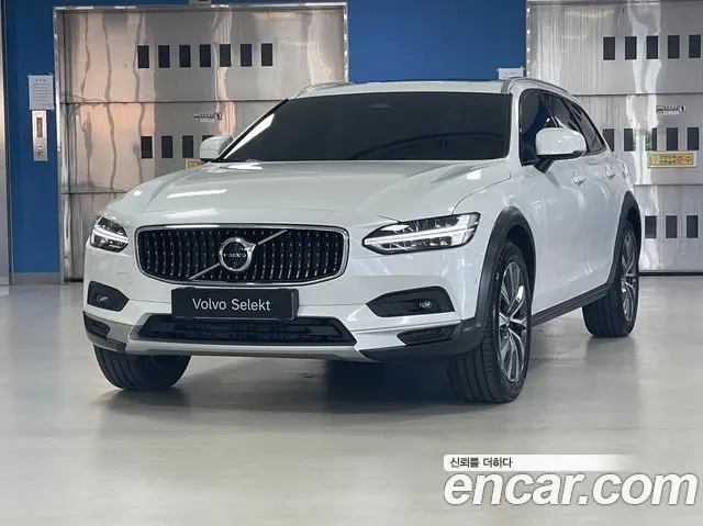 VOLVO V90 CROSS COUNTRY 2025 — 16 207 км, белый, Корея — под ключ — фото 1