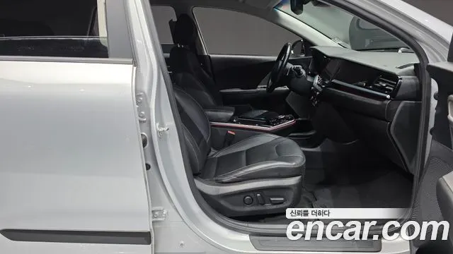 KIA NIRO PLUS 2024 — 27 067 км, серебристо-серый, Корея — под ключ — фото 11