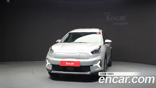 KIA NIRO PLUS 2024 — 27 067 км, серебристо-серый, Корея — под ключ — фото 3