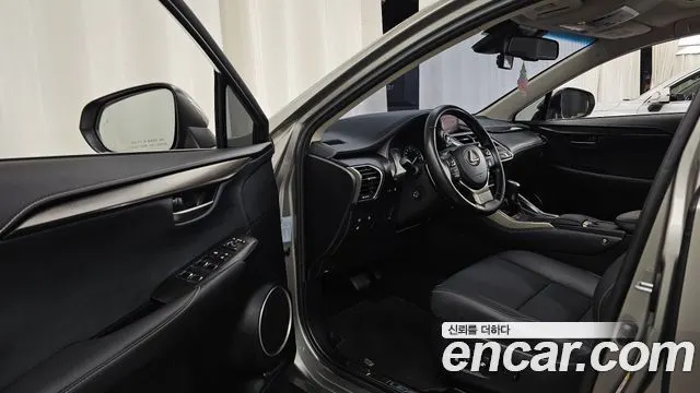 LEXUS NX300H 2019 — 94 874 км, серебристо-серый, Корея — под ключ — фото 10