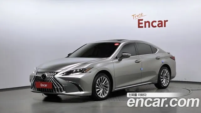 LEXUS ES300H 2026 — 34 846 км, серебристо-серый, Корея — под ключ — фото 1