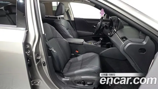 LEXUS ES300H 2026 — 34 846 км, серебристо-серый, Корея — под ключ — фото 11