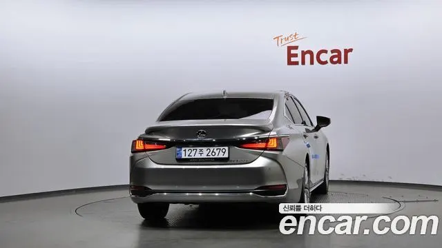 LEXUS ES300H 2026 — 34 846 км, серебристо-серый, Корея — под ключ — фото 4