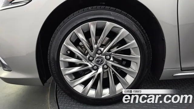 LEXUS ES300H 2026 — 34 846 км, серебристо-серый, Корея — под ключ — фото 5