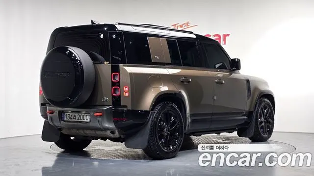 LAND ROVER DEFENDER 2023 — 13 400 км, светло-золотистый, Корея — под ключ — фото 2