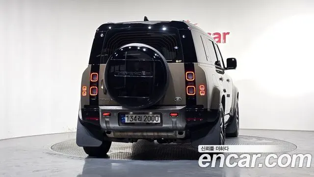 LAND ROVER DEFENDER 2023 — 13 400 км, светло-золотистый, Корея — под ключ — фото 4