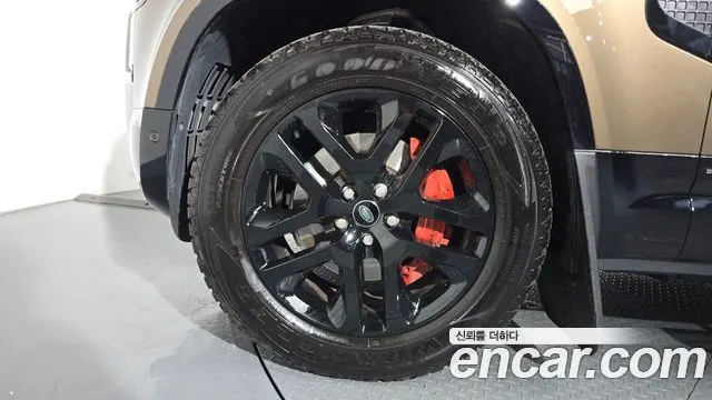 LAND ROVER DEFENDER 2023 — 13 400 км, светло-золотистый, Корея — под ключ — фото 5