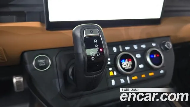 LAND ROVER DEFENDER 2023 — 13 400 км, светло-золотистый, Корея — под ключ — фото 9