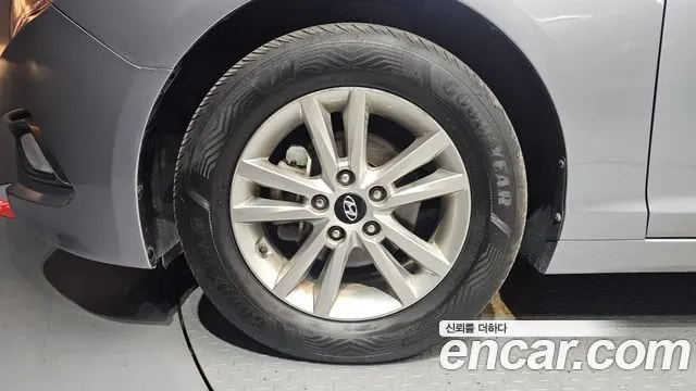 HYUNDAI SONATA 2017 — 135 677 км, серебристо-серый, Корея — под ключ — фото 5
