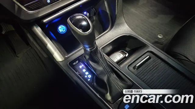 HYUNDAI SONATA 2017 — 135 677 км, серебристо-серый, Корея — под ключ — фото 9