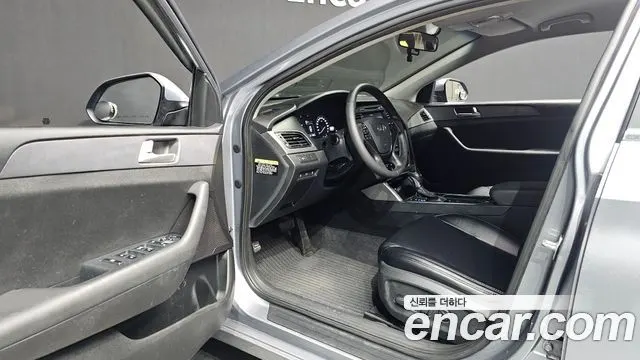HYUNDAI SONATA 2017 — 135 677 км, серебристо-серый, Корея — под ключ — фото 10
