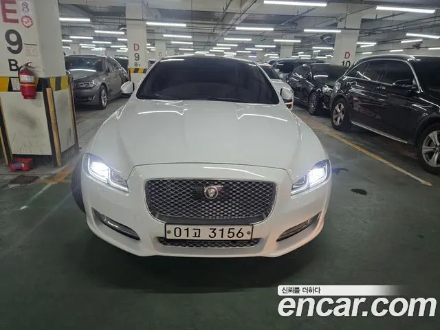 JAGUAR XJ 2016