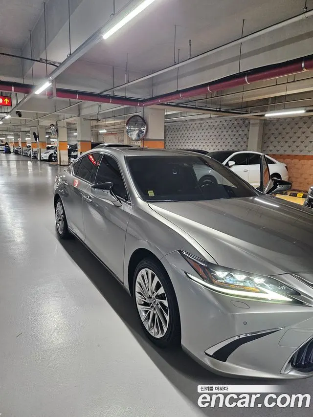 LEXUS ES300H 2021 — 41 000 км, серебристо-серый, Корея — под ключ — фото 1