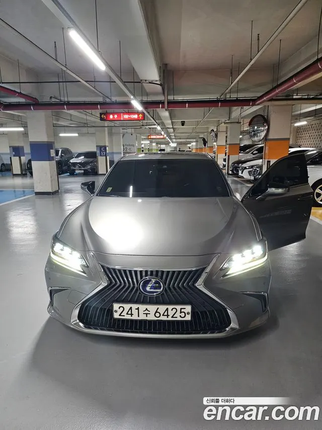 LEXUS ES300H 2021 — 41 000 км, серебристо-серый, Корея — под ключ — фото 2