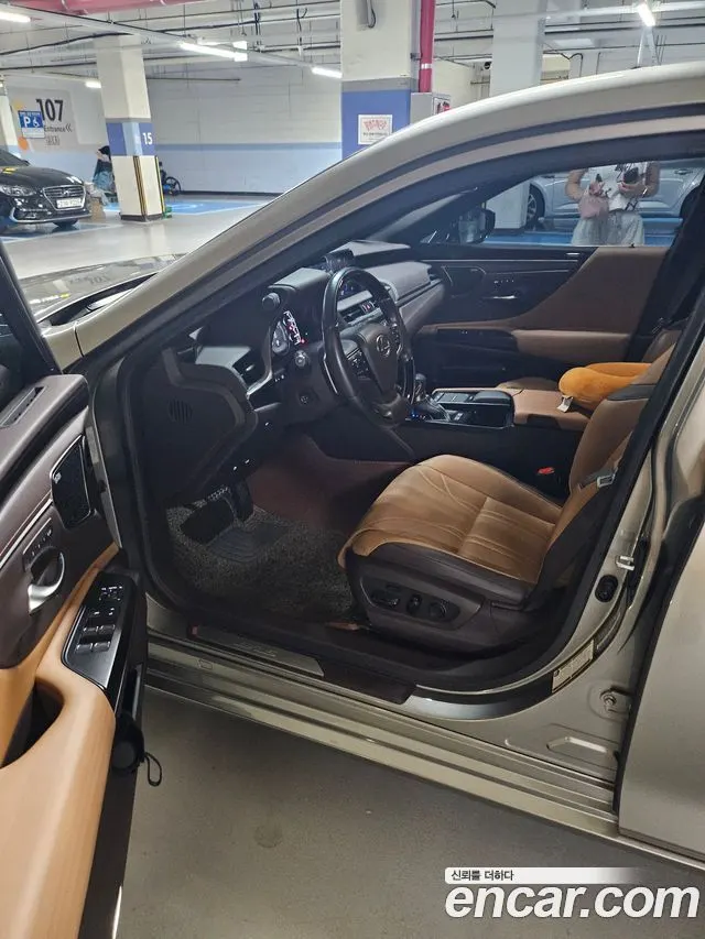 LEXUS ES300H 2021 — 41 000 км, серебристо-серый, Корея — под ключ — фото 4