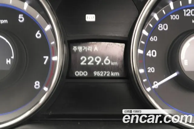 HYUNDAI SONATA 2010 — 95 255 км, белый-перламутр, Корея — под ключ — фото 8
