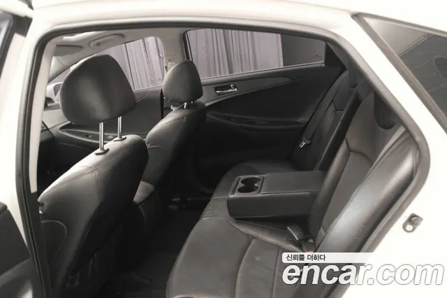 HYUNDAI SONATA 2010 — 95 255 км, белый-перламутр, Корея — под ключ — фото 10