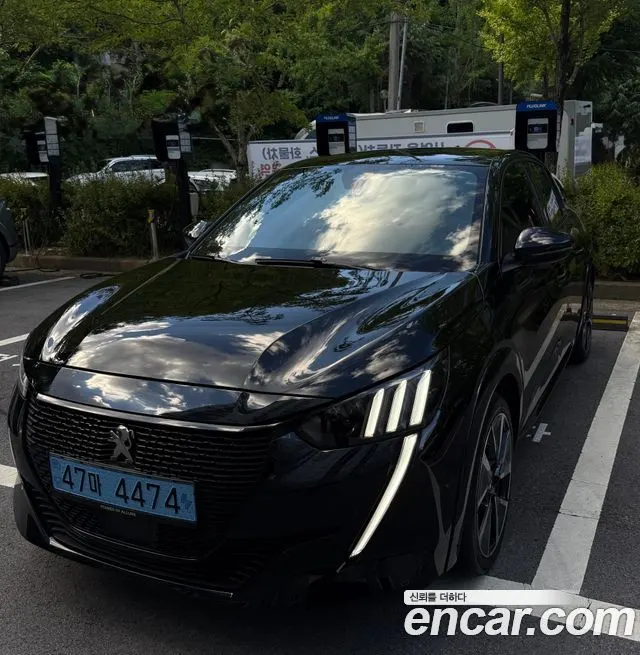 PEUGEOT E-208 2022