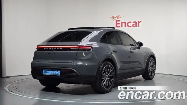 PORSCHE MACAN 2025 — 17 256 км, серебристо-серый, Корея — под ключ — фото 1